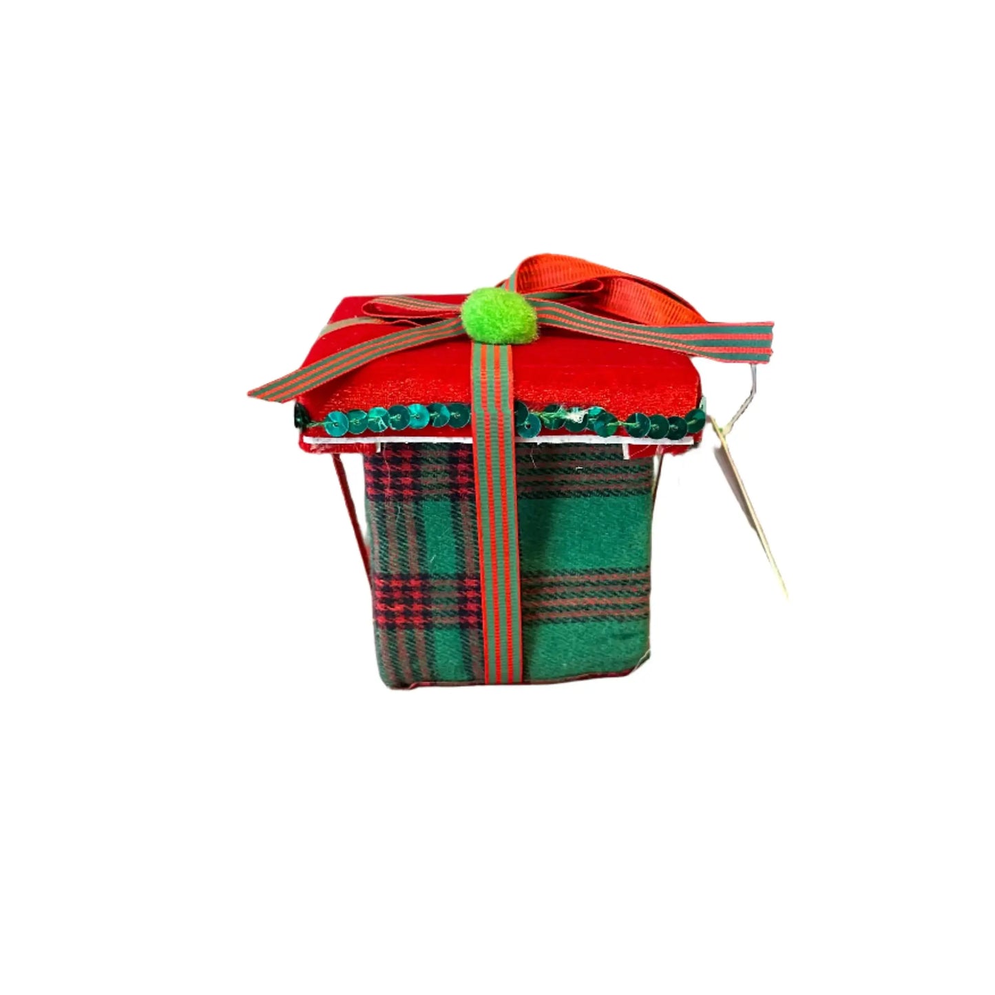 Χριστουγεννιάτικο Κουτί-Στολίδι με Καρό Ύφασμα & Πον Πον