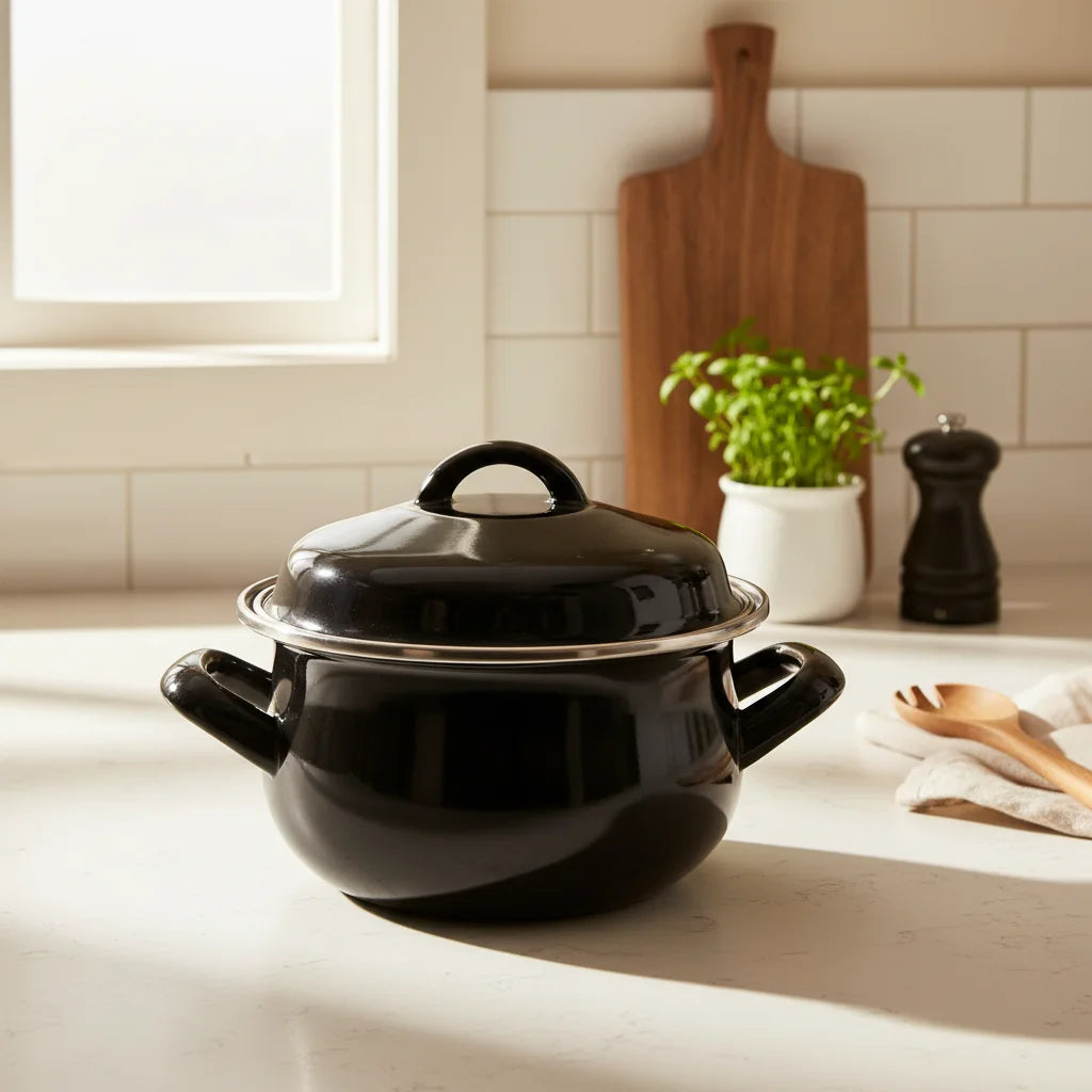 Παραδοσιακό Γιουβετσάκι Ατομικό με Καπάκι – Μαύρο Εμαγιέ για Φούρνο & Σερβίρισμα