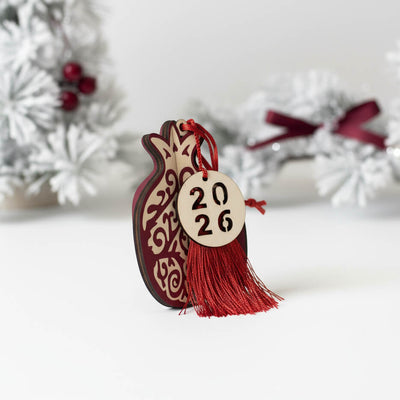 Διακοσμητικό Ρόδι με Χαραγμένο “2026” & Φούντα – Σύμβολο Τύχης 12 εκ