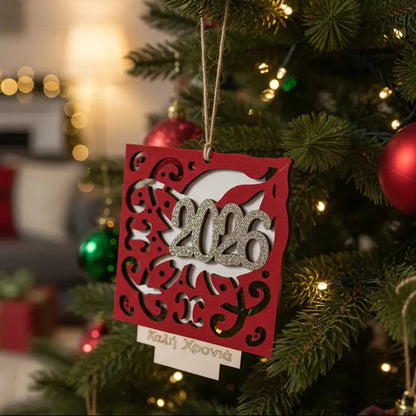 Βελούδινο Ξύλινο Κρεμαστό “2026” με Ευχές – Κόκκινο & Ασημι