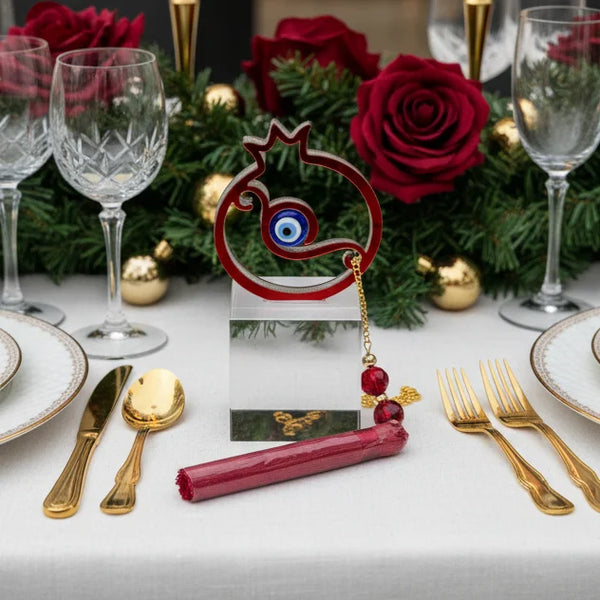 Χριστουγεννιάτικο γουρί με γυάλινη βάση και κουτι “Ρόδι & Μάτι” κοκκινο – Για Μια Χρονιά με Αφθονία και Προστασία