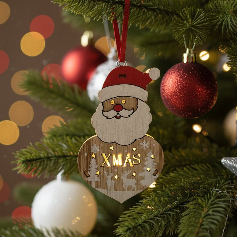 Ξύλινο Στολίδι Άγιος Βασίλης με Καρδιά & Λέξη "XMAS" – Γιορτινή Διακόσμηση για Δέντρο